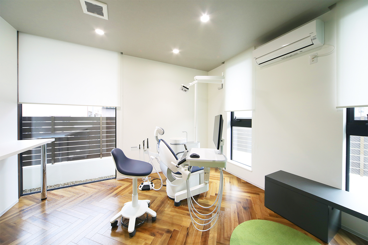鯖江市神明町・でぐち歯科クリニック・プライバシーも守られる広い個室です